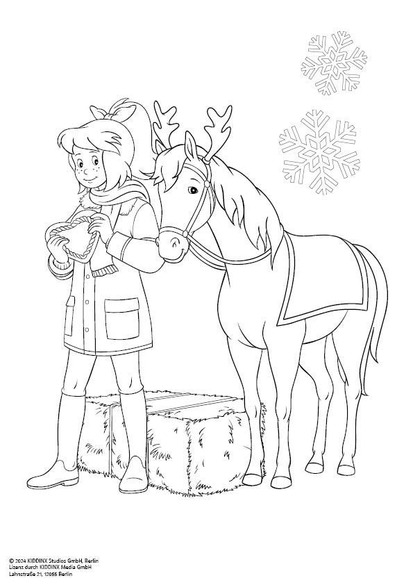 Ein Mädchen im Mantel steht neben einem Pferd, das eine Decke und ein Geweih trägt und eine Schüssel in der Hand hält; im Hintergrund sind ein Heuballen und zwei Schneeflocken zu sehen.