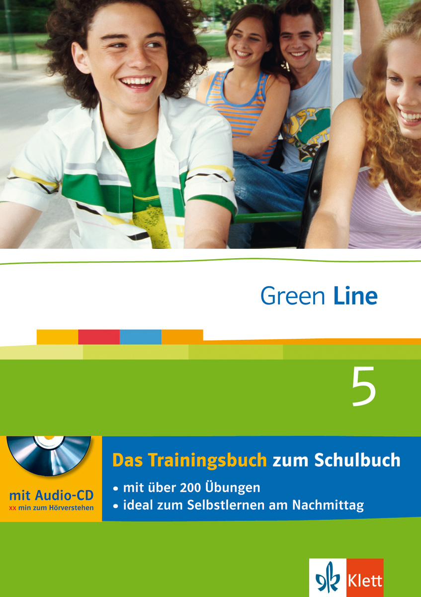 Green Line 5 - Das Trainingsbuch Vier Jugendliche, die lächelnd zusammensitzen und sich unterhalten, mit dem Cover eines deutschen Trainingsbuchs Green Line 5, das Informationen über die enthaltene Audio-CD und Übungen zum Selbststudium enthält.